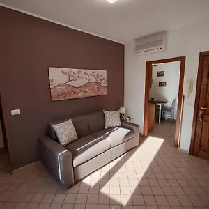 Lettoecornetto Casavacanze , Aeroporto di Catania Fontana Rossa Italia
